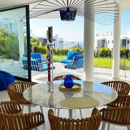 Luxurious 3 Bed Garden Higueron West Fuengirola