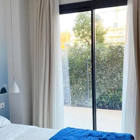 Luxurious 3 Bed Garden Higueron West Apartment