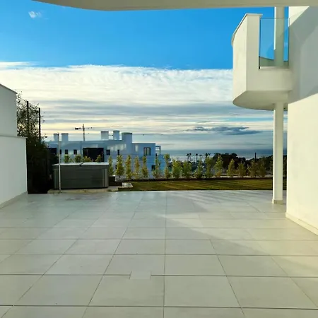 Luxurious 3 Bed Garden Higueron West Fuengirola
