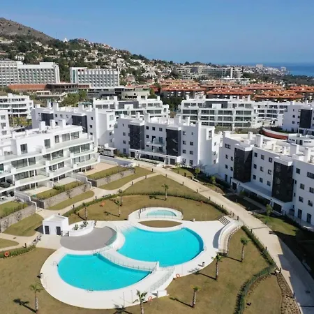 Apartment Luxurious 3 Bed Garden Higueron West